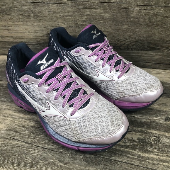 purple mizuno shoes